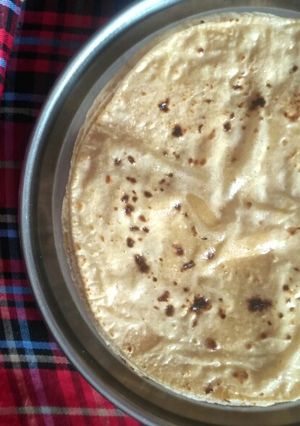 ફૂલકા રોટી (Fulka Roti Recipe In Gujarati) રેસીપી મુખ્ય ફોટો