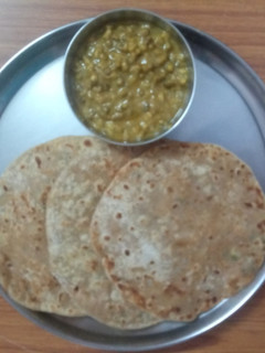 மீல் மேக்கர் கோதுமை பராத்தா(Meal maker wheat paratha recipe in tamil) செய்முறை முக்கிய புகைப்படம்