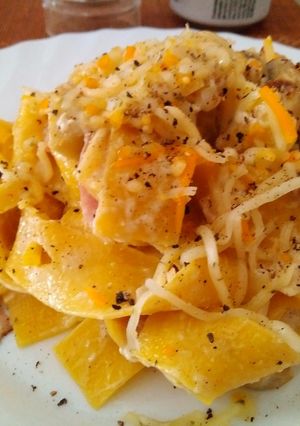 Una foto de Fettuccine carbonara