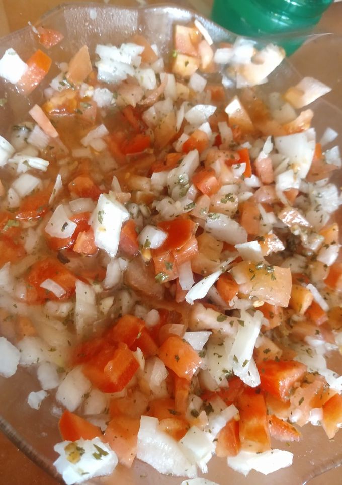 Una foto de Salsa criolla para los choris