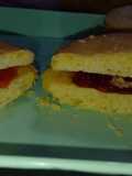 Alfajores rellenos con pulpa de frutilla y crema pastelera