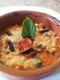 Riso Carnaroli al Forno nel Tegame di Terracotta con Melanzane e Mozzarella