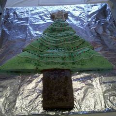 A picture of Christmas Tree Cake.