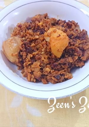 A picture of Hyderabadi Aaloo Kheema.