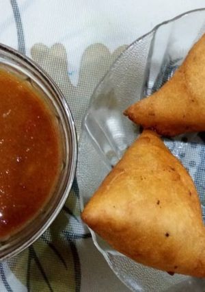 સમોસા (Samosa Recipe In Gujarati) રેસીપી મુખ્ય ફોટો