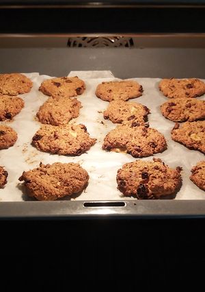 Almás mazsolás zabkeksz recept fotója