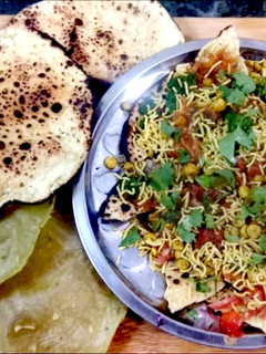 મસાલા પાપડ ચાટ (Masala papad Chaat recipe In Gujarati) રેસીપી મુખ્ય ફોટો