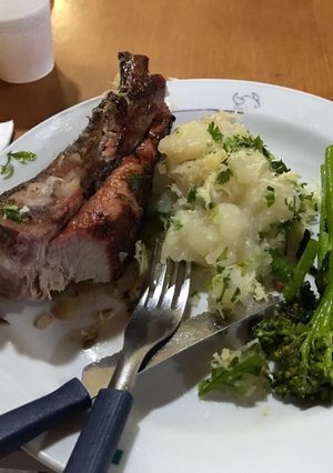 Foto de Costela de porco com mandioca e queijo parmesão