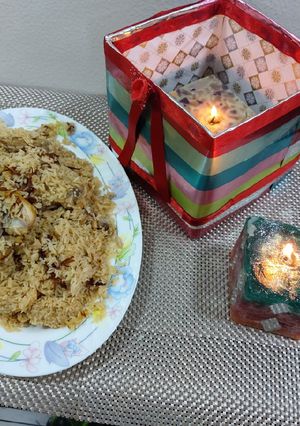 A picture of Chicken pulao.