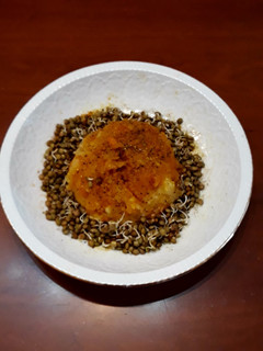 Una foto de Puré de calabaza roja, patata y lentejas germinadas