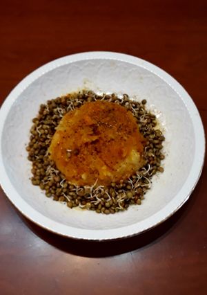 Foto principal de Puré de calabaza roja, patata y lentejas germinadas