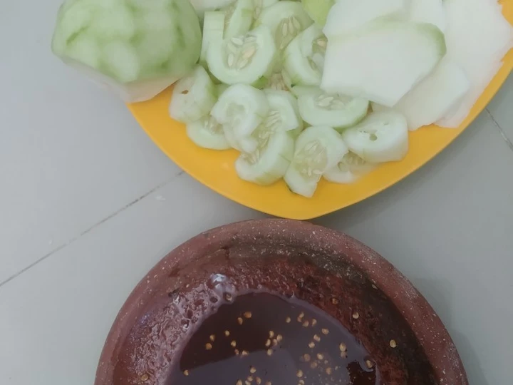 Cara Mudah Menyiapkan Resep Rujak Buah Bumbu Petis✓ yang Uenak Anti Ribet, Lezat
