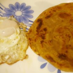 A picture of Paratha (fry egg).