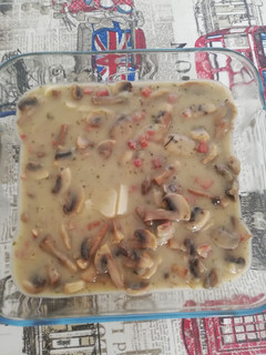Una foto de Salsa de champiñones con jamón