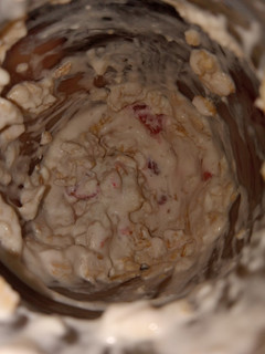A picture of Strawberry banana cheesecake overnight oats.