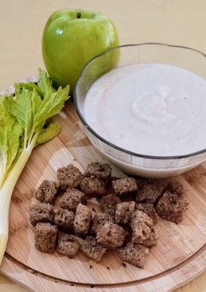 Una foto de Sopa crema de apio y manzana