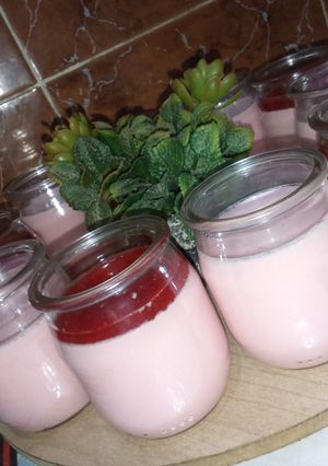 صورة لوصفة ياغورت بذوق الفراولة 🍓