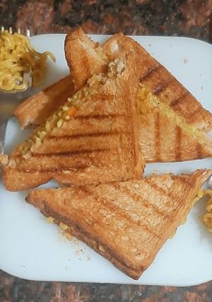 A picture of Maggi sandwich.