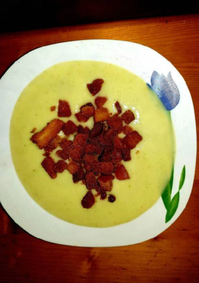 Una foto de Crema de calabacín con picatostes