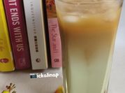 Gambar minuman es matcha latte