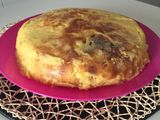 Tortillica de patata rellena de jamón y queso al ajillo