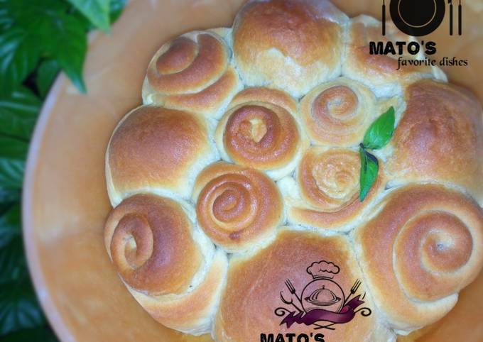 Beef filled dinner rolls Recipe