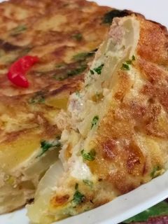 Una foto de Tortilla de calabacín y atún!!