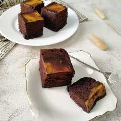 รูปของ Brownis batik toping keju. Ekonomis