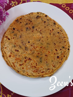 A picture of Maize and Wheat Rotis with Fenugreek Greens.