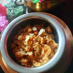 A picture of Sooji Halwa.