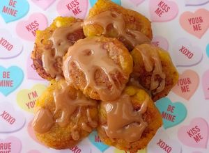 Una foto de Tortitas dulces de plátano macho