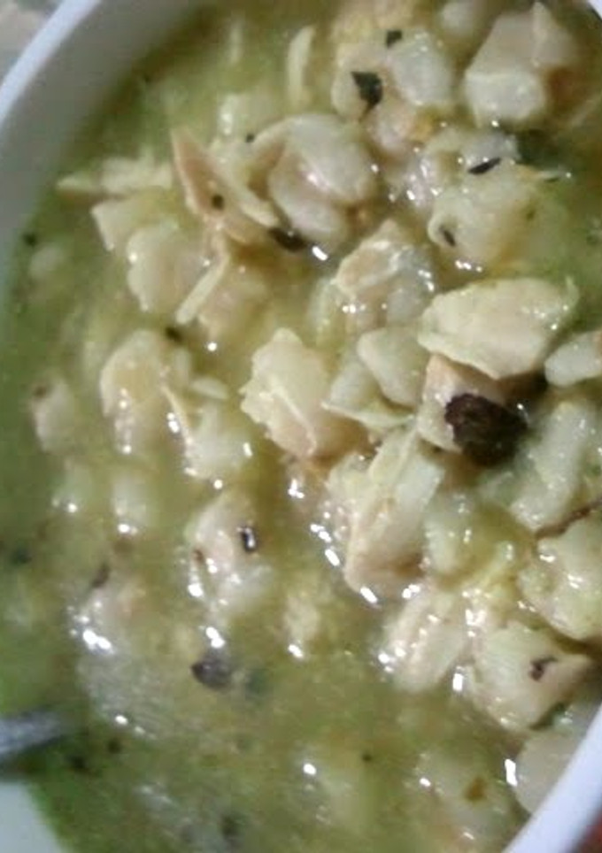 A picture of green posole. posole verde.