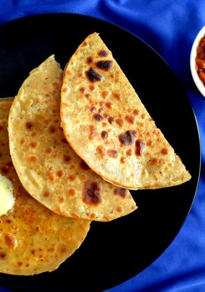A picture of Egg Stuffed Paranthas.
