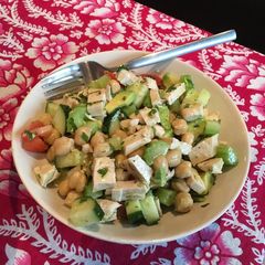 A picture of Mint and lime chicken and chickpea salad.