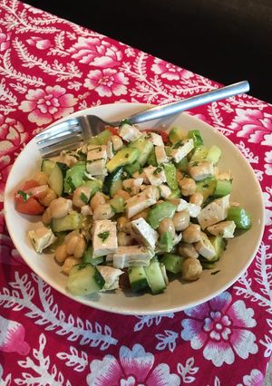 A picture of Mint and lime chicken and chickpea salad.