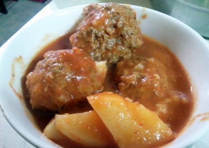 How to Make Homemade albondigas en chipotle sauce (spicy meatballs soup)