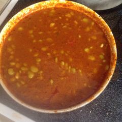A picture of Avarekkalu curry.