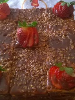 Una foto de Torta de galletitas de agua, chocolate y avena 