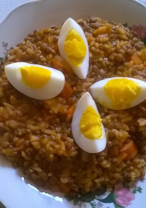 Una foto de Guiso de arroz con lentejas