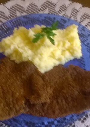 Una foto de Milanesas con puré de papas 