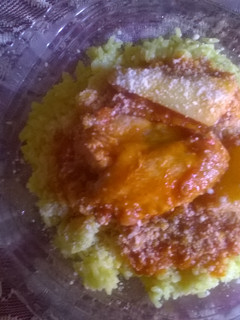 Una foto de Arroz amarillo con estofado de pollo