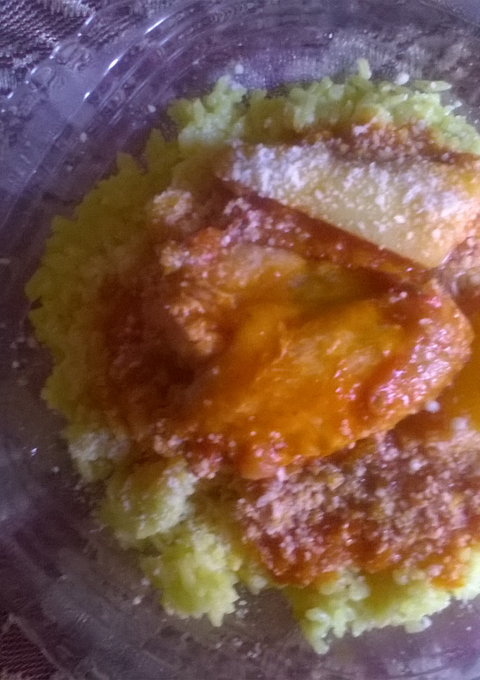 Una foto de Arroz amarillo con estofado de pollo