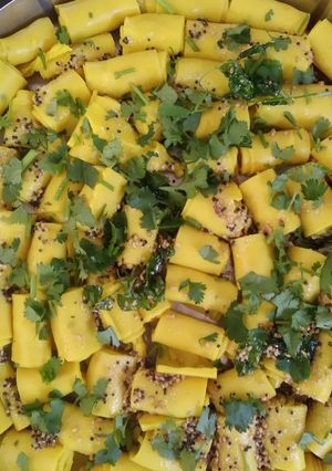 ખાંડવી (Khandvi Recipe In Gujarati) રેસીપી મુખ્ય ફોટો