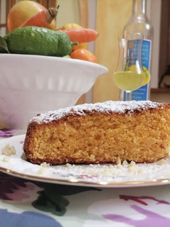 Foto di Torta di carote e mandorle al profumo di limone