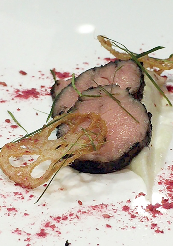Una foto de Solomillo de cerdo blanco, coliflor y curry