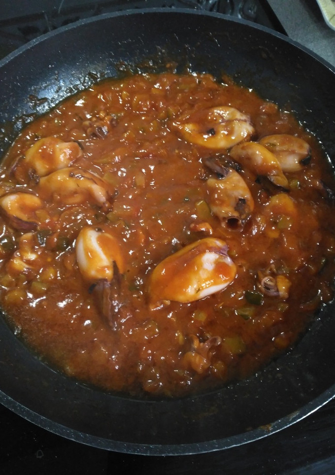 Una foto de Calamares con pisto