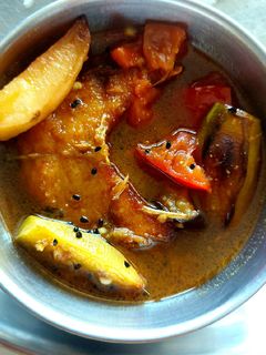 সব্জী দিয়ে মাছের ঝোল (sabji diye macher jhol recipe in Bengali) রেসিপির প্রধান ছবি