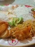 Espagueti de vegetales y pollo