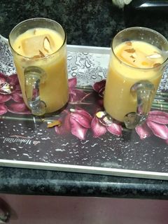 मैंगो मिल्कशेक (mango milkshake recipe in Hindi) रेसिपी मुख्य फोटो