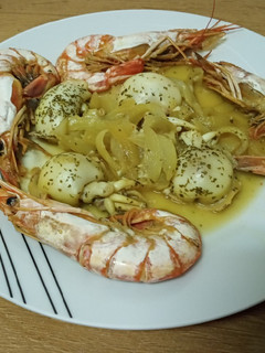 Una foto de ✅🗣📢 Sepias y gambas con vino blanco 🐙🦐